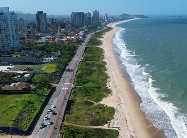 Itacolomi, bairro de Balneário Piçarras. Corretor Diogo Duartte. Imagem gerada por drone em 2026.