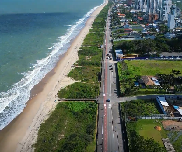 Praia Ponta do Jacques em Balneário Piçarras. Diogo Duartte corretor de imóveis. Imagem gerada por drone em 2026.
