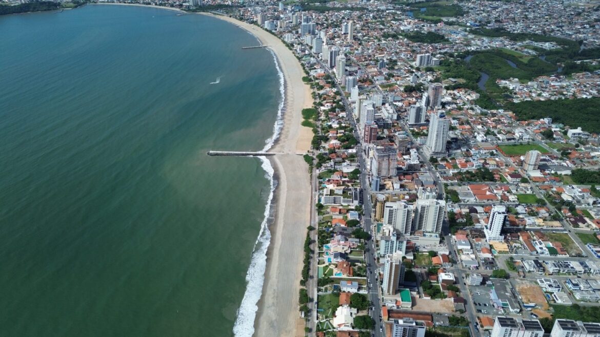 Alargamento da praia de Piçarras: veja como ficou a orla