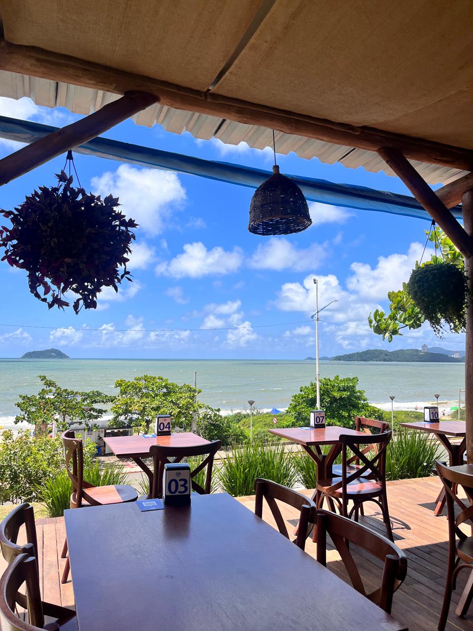 Varanda com vista para o mar no Carpe Diem, em Balneário Piçarras